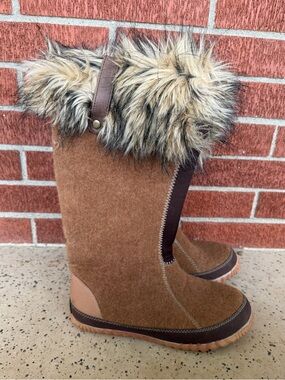 SOREL Cozy Joan felt furry boots tan/brown womens size 8